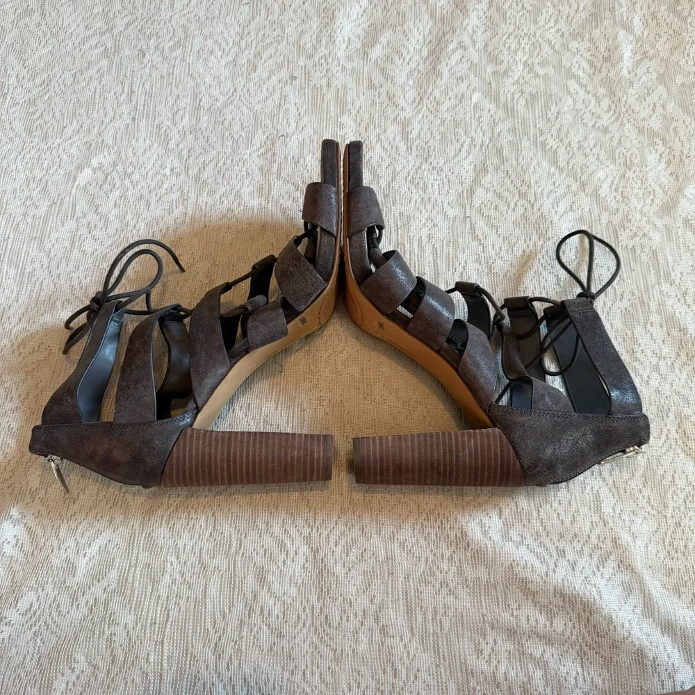 NWOT Vince Camuto Phandras charcoal lace up stacked heel leather sandals - Picture 6 of 10